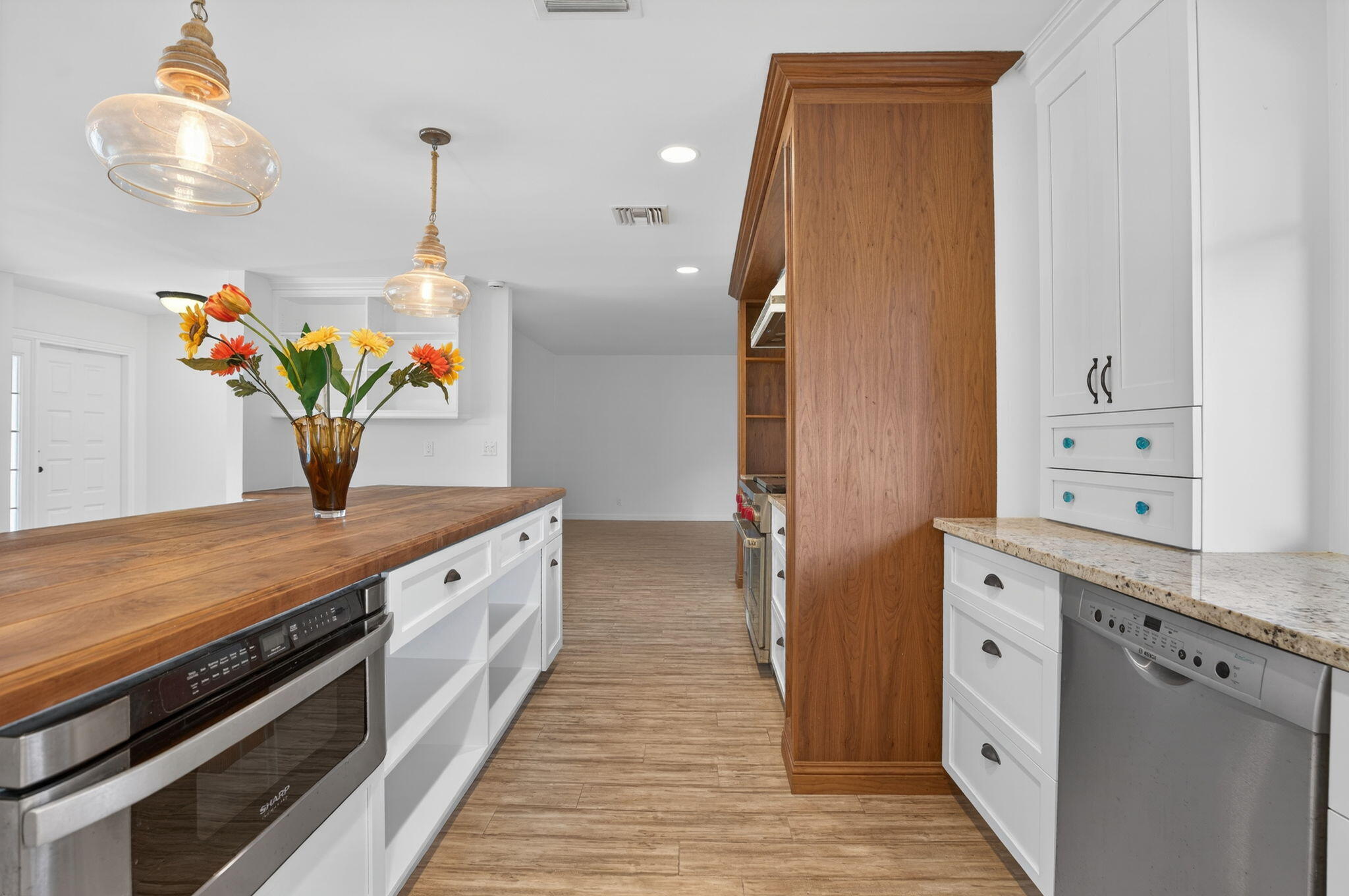 28 Hickory Hill Road Tequesta, FL 33469 - Photo 5 of 30 28 HH KITCHEN LONG VIEW 21-web-or-mls-_M