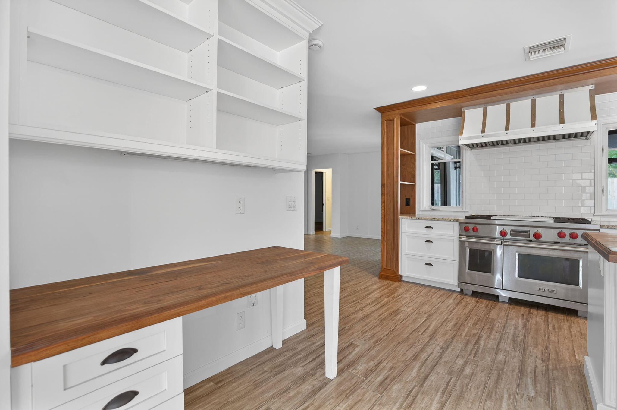 28 Hickory Hill Road Tequesta, FL 33469 - Photo 9 of 30 28 HH DESK AREA & STOVE 13-web-or-mls-_M