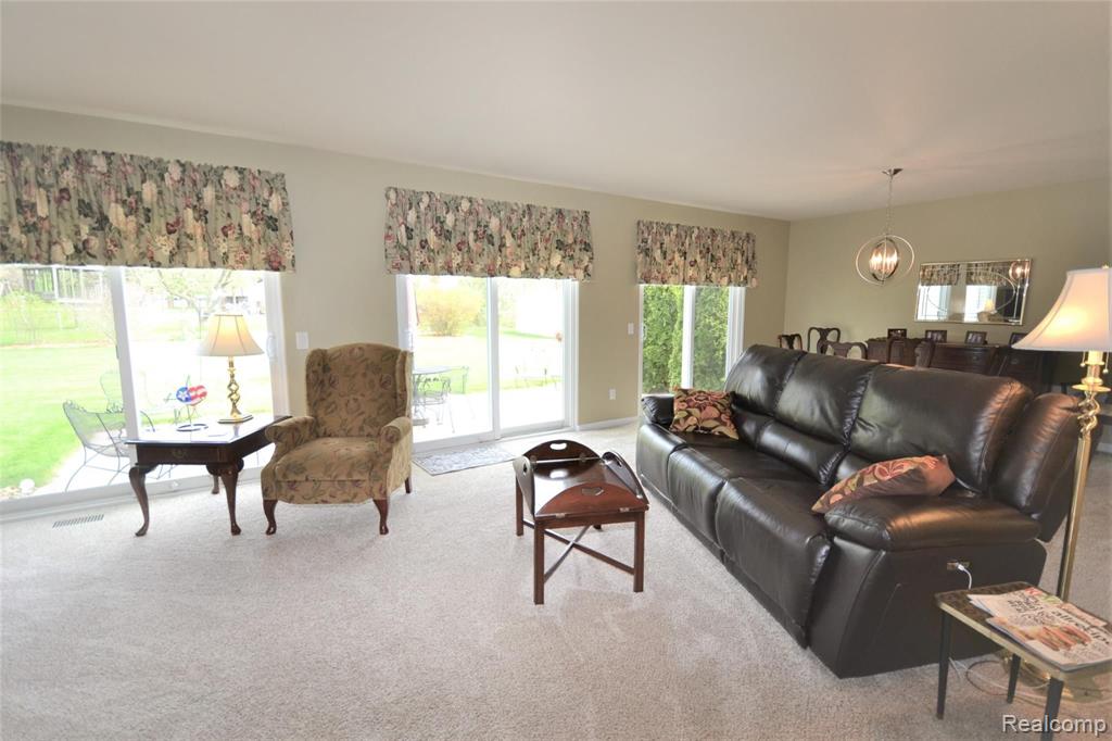 35444 Fredericksburg Road Farmington Hills, MI 48331 - Photo 13 of 52
