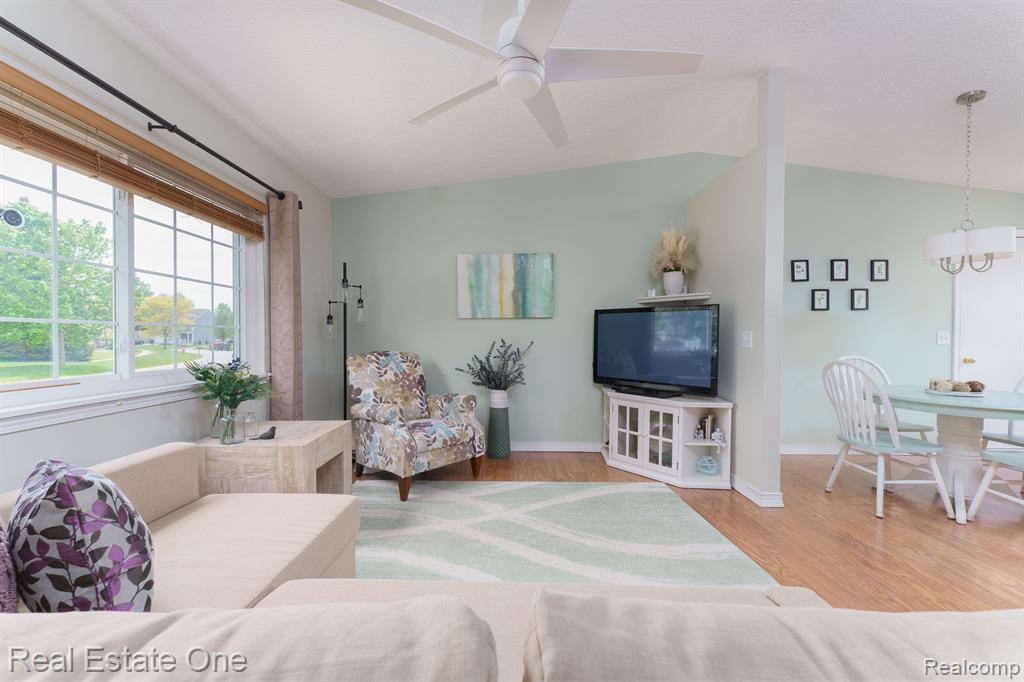 92 Turtle Trace Pinckney, MI 48169 - Photo 8 of 23 Gallery Image 8
