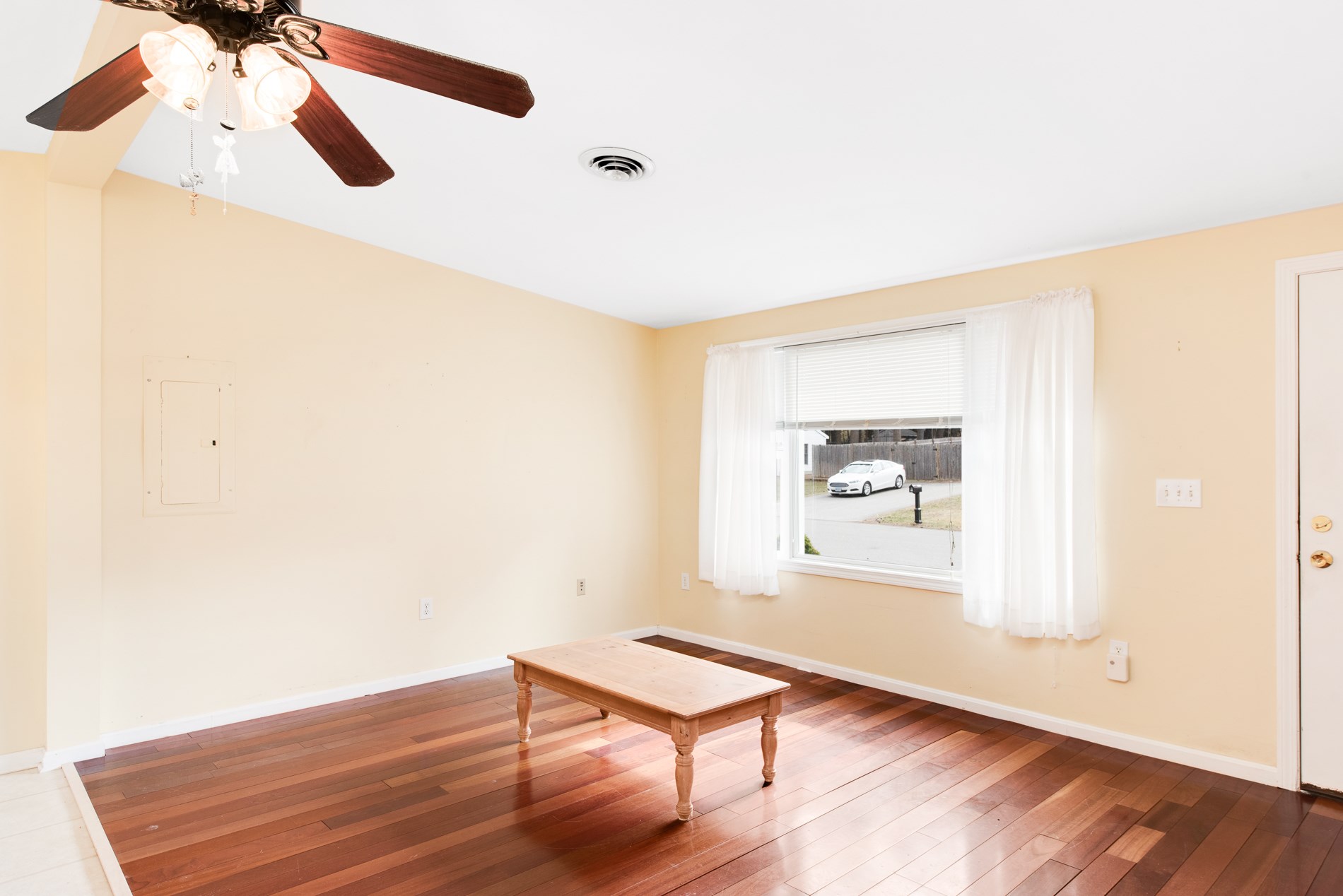 18 Delaware Road Nashua, NH 03062 - Photo 2 of 23