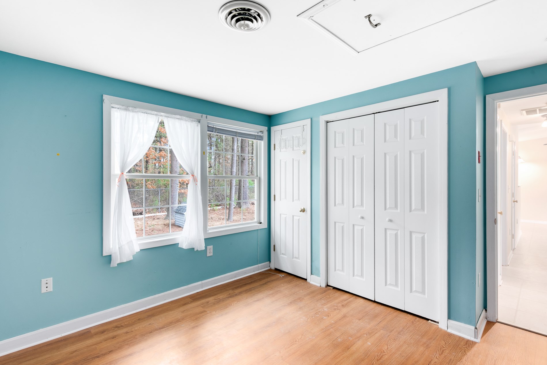18 Delaware Road Nashua, NH 03062 - Photo 12 of 23