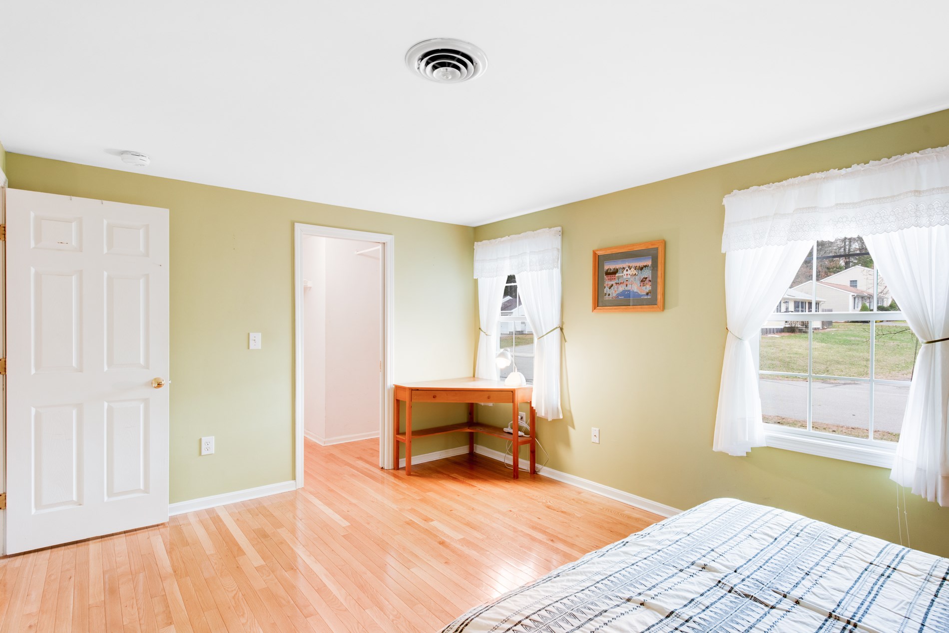 18 Delaware Road Nashua, NH 03062 - Photo 9 of 23