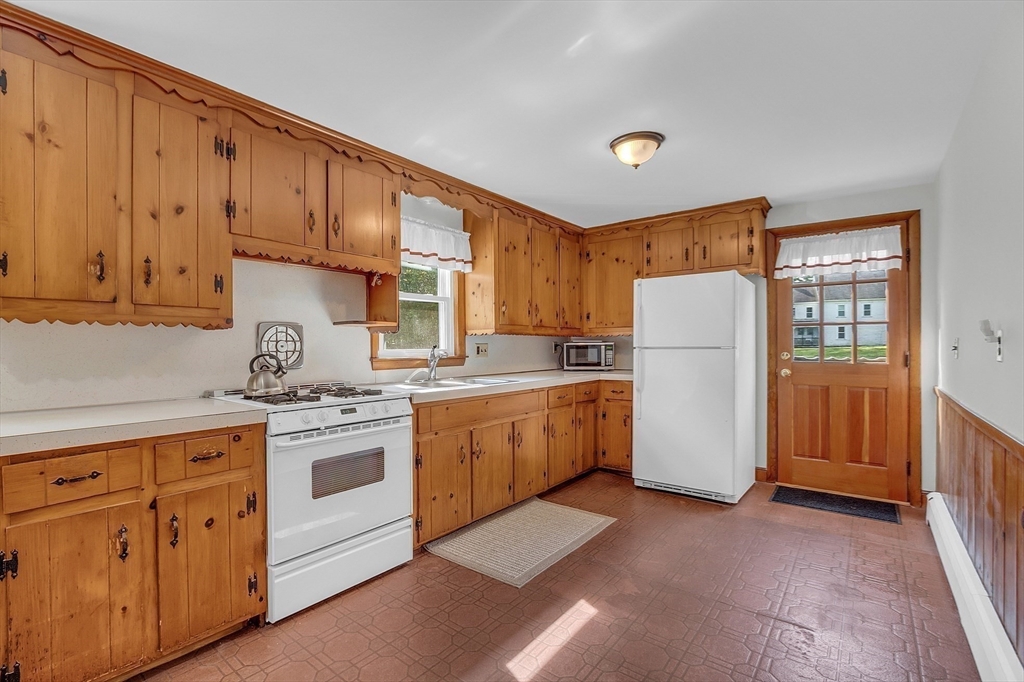 43 Brookline Street Pepperell, MA 01463 - Photo 5 of 18 Gallery Image 5