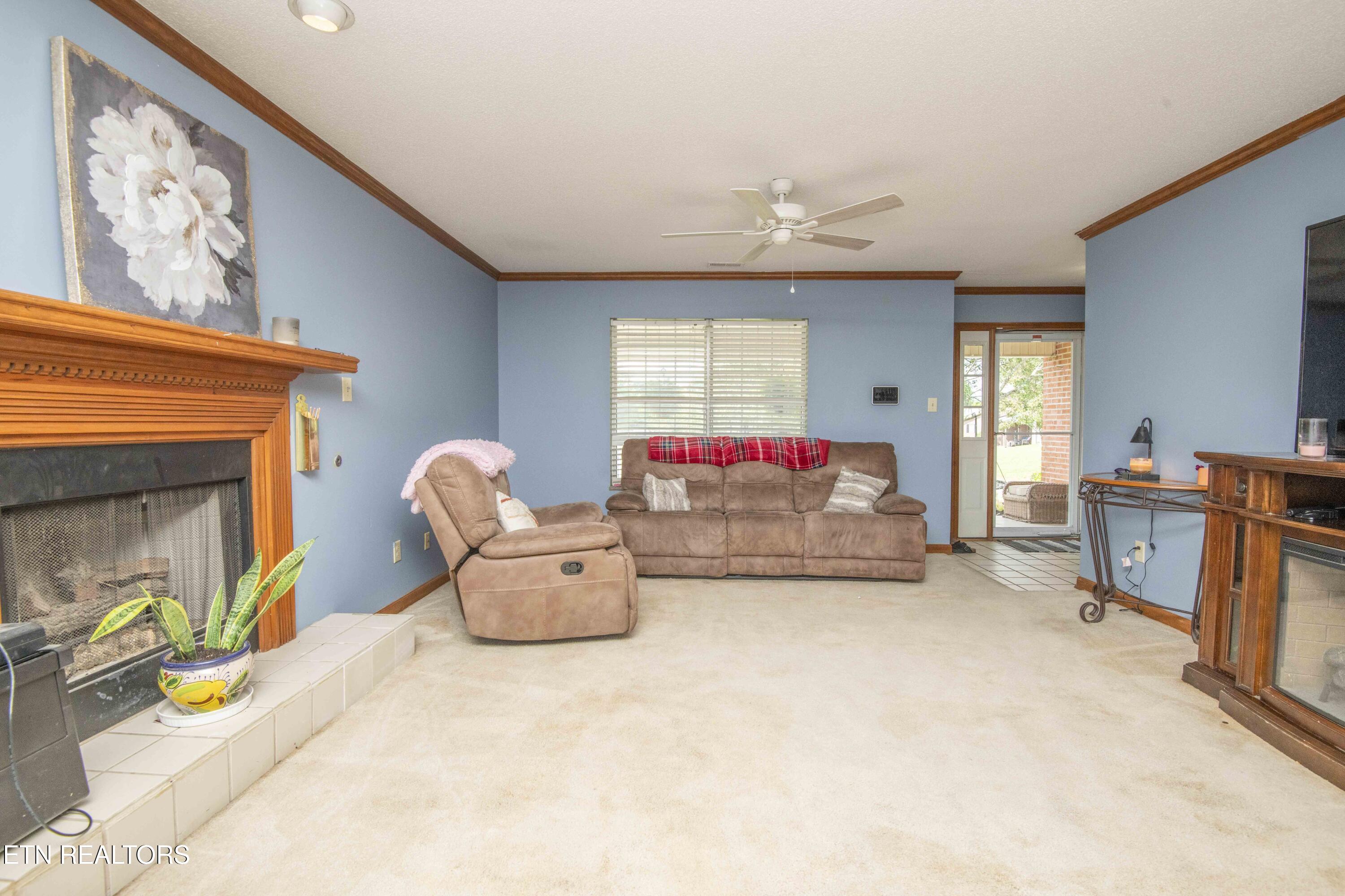 512 Windgate Court Powell, TN 37849 - Photo 17 of 36 Living Room 3
