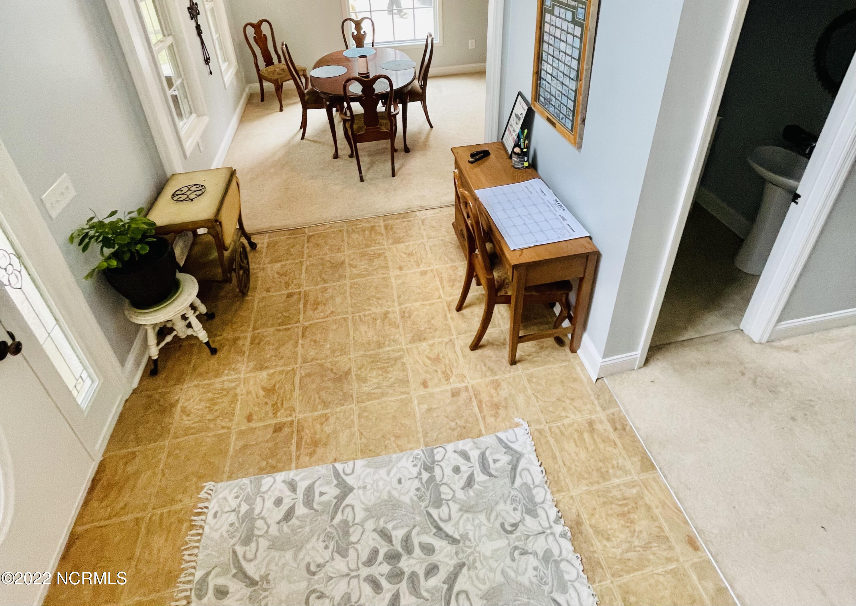 975 Hardesty Farm Road Newport, NC 28570 - Photo 2 of 11 Foyer