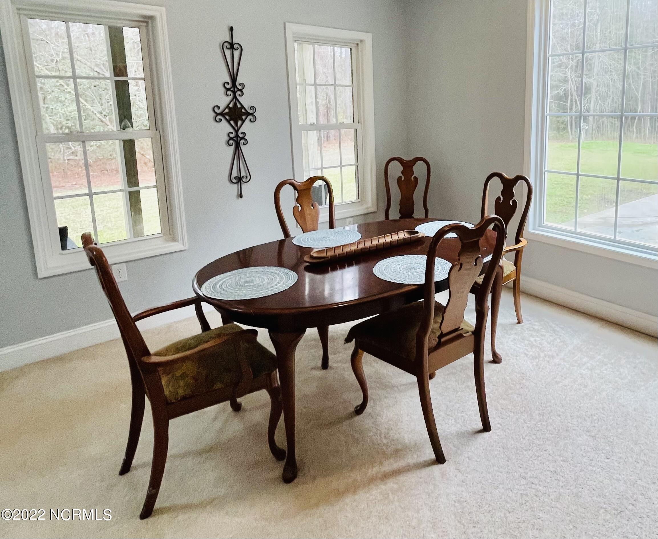 975 Hardesty Farm Road Newport, NC 28570 - Photo 3 of 11 Dining