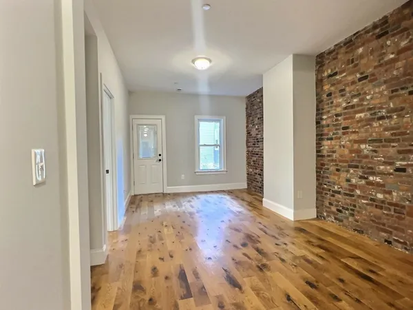 $4,200 | 255 Paris Street, Unit 1, Boston, MA 02128