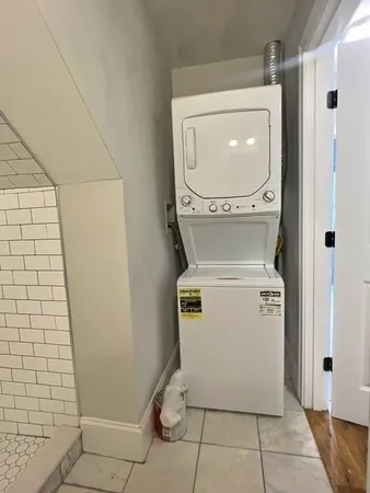 $4,200 | 255 Paris Street, Unit 1, Boston, MA 02128