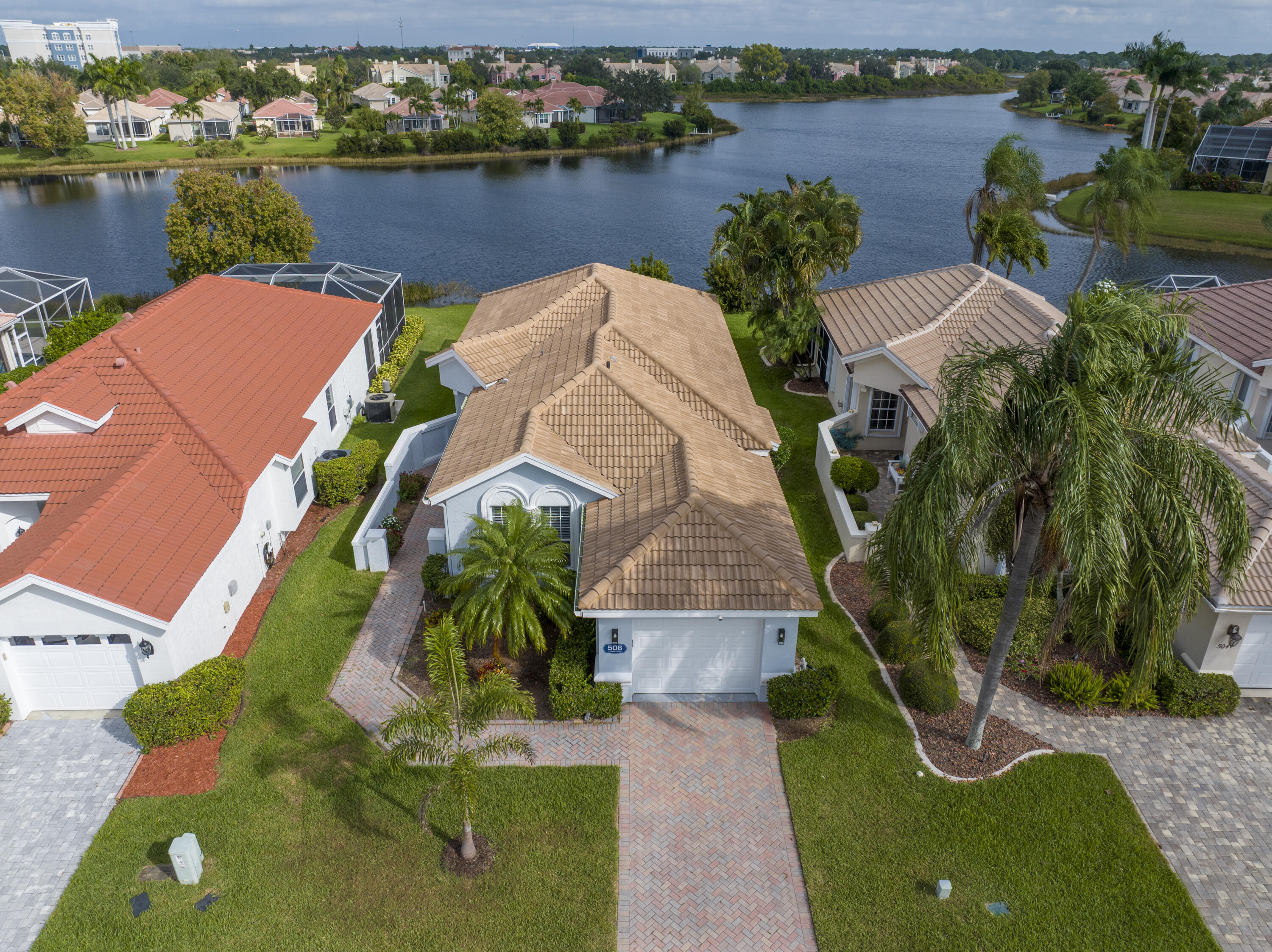 an aerial view of a house with outdoor space and lake view