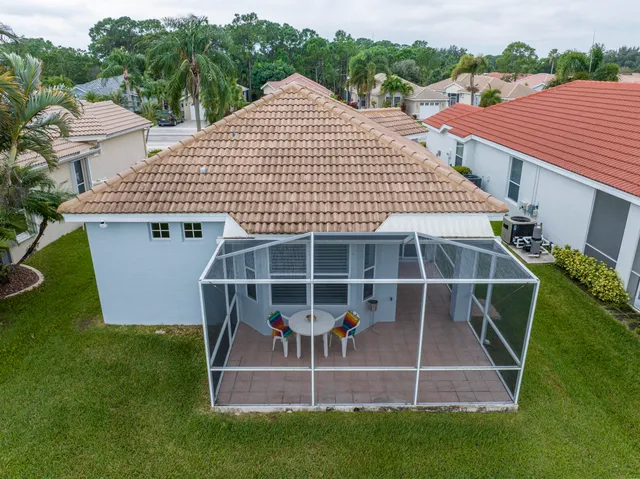 a view of a house with backyard and porch