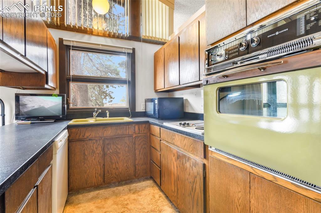 4302 Valli Vista Road Colorado Springs, CO 80915 - Photo 7 of 50