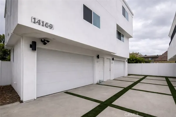 $4,500 | 14169 Calvert Street, Van Nuys, CA 91401