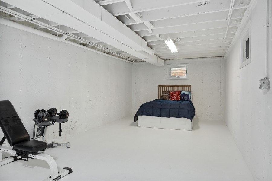 3900 Rugen Road Glenview, IL 60025 - Photo 33 of 44 a bedroom with a workspace