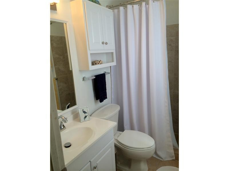 9176 Affirmed Lane Boca Raton, FL 33496 - Photo 20 of 24 Bathroom Master