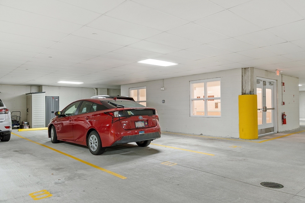 62 Abigail Way, Unit 3004 Reading, MA 01867 - Photo 30 of 37 a spacious bedroom with a bed and a window