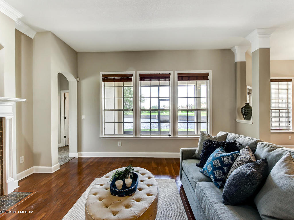 1780 North Loop Parkway St. Augustine, FL 32095 - Photo 32 of 98 a living room with furniture and a window