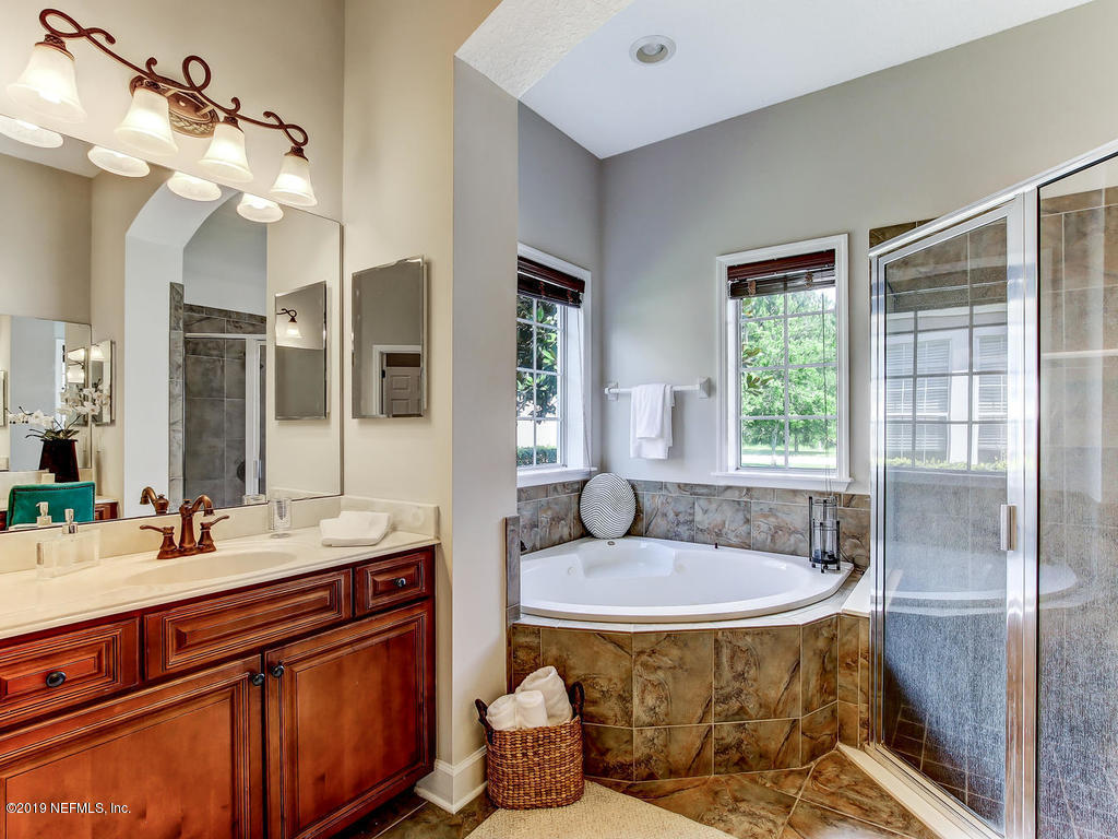 1780 North Loop Parkway St. Augustine, FL 32095 - Photo 7 of 98 MASTER BATH