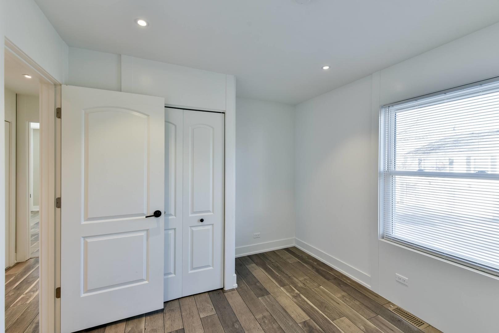 787 Pahl Road, Unit 787 Elk Grove Village, IL 60007 - Photo 17 of 28 a view of empty room with wooden floor and fan