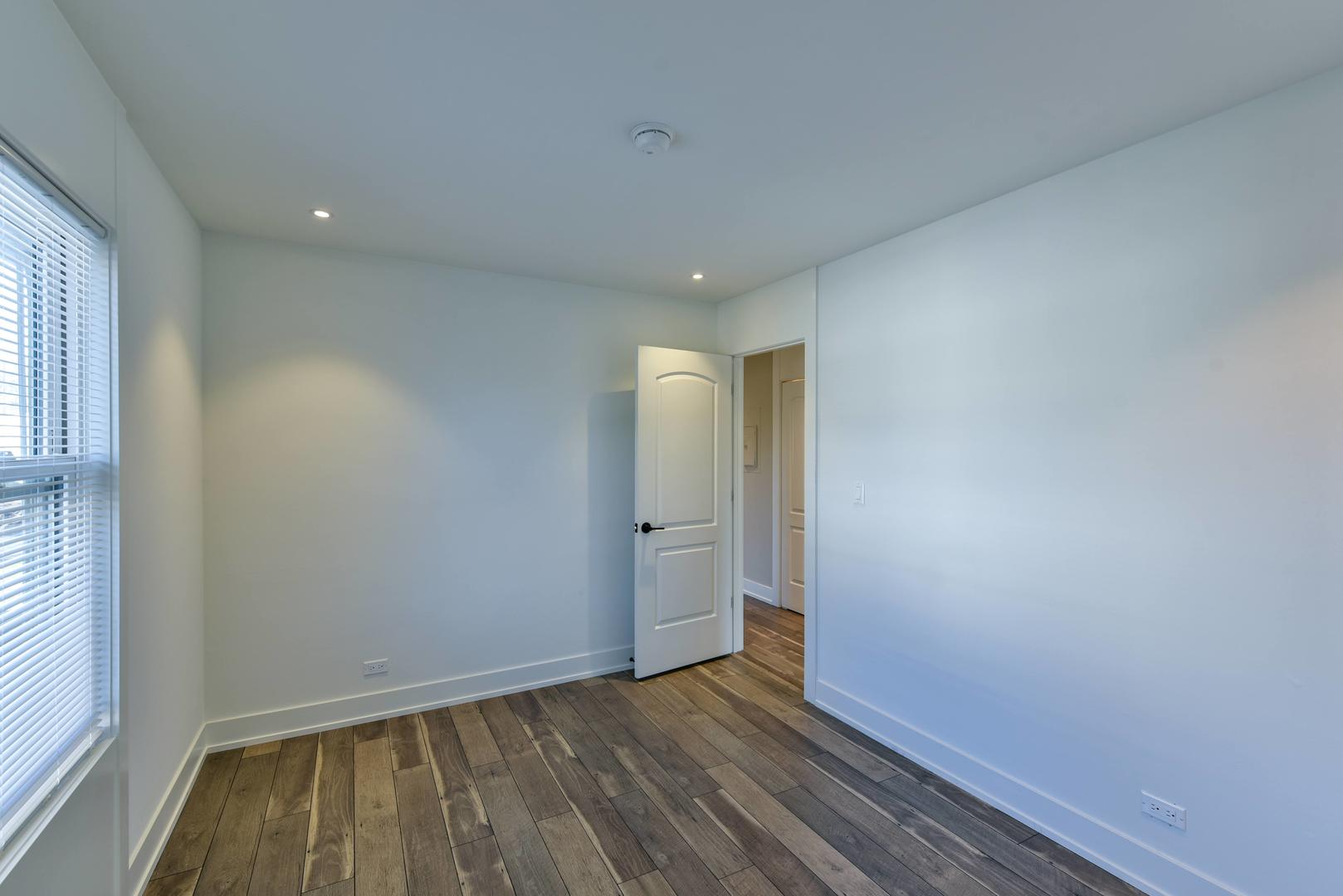 787 Pahl Road, Unit 787 Elk Grove Village, IL 60007 - Photo 19 of 28 a view of an empty room and window
