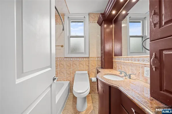 $3,300 | 35 Dawson Avenue, Unit 2, Clifton, NJ 07012