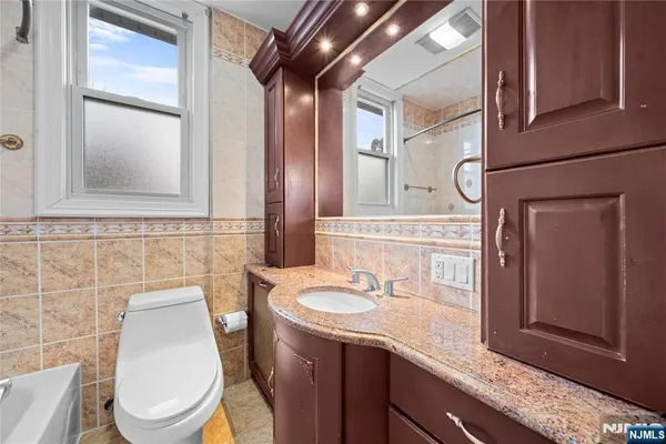 $3,300 | 35 Dawson Avenue, Unit 2, Clifton, NJ 07012