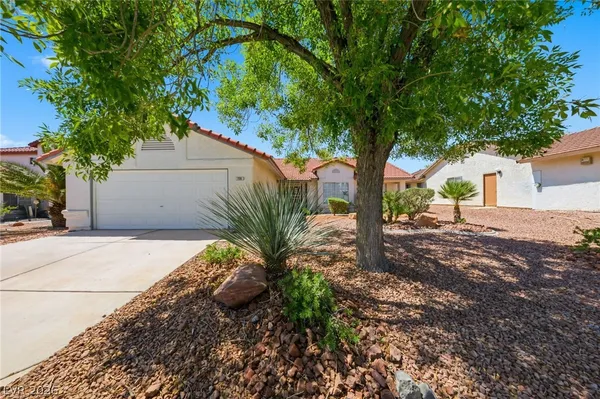 $2,488 | 735 Stonecliff Way, Las Vegas, NV 89123