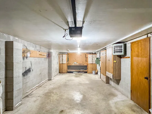 $184,900 | 718 South 22nd Street, Manitowoc, WI 54220