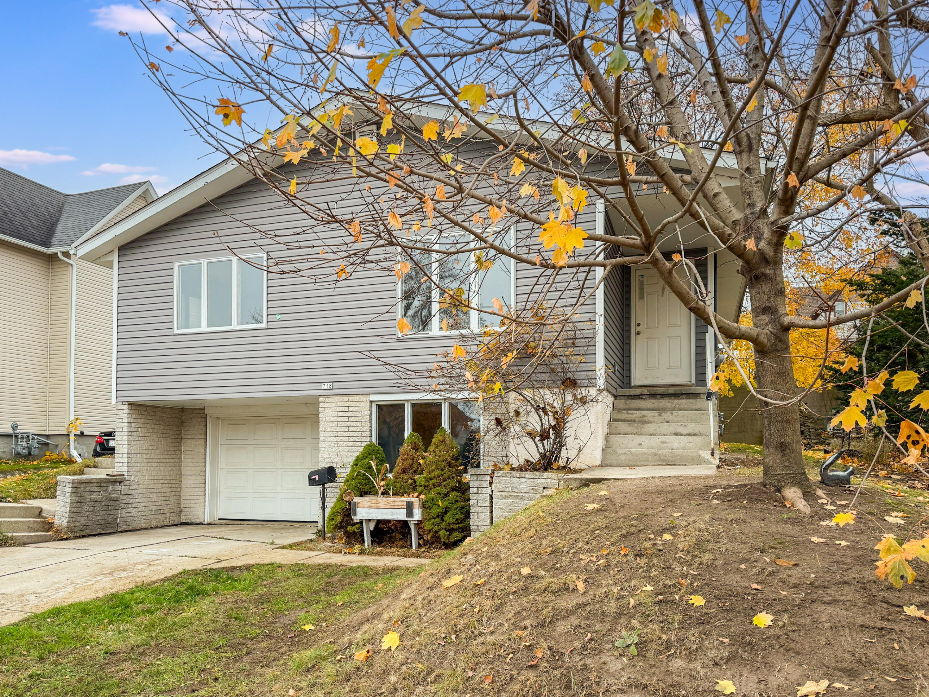 718 South 22nd Street Manitowoc, WI 54220 - Photo 3 of 22 IMG_5497