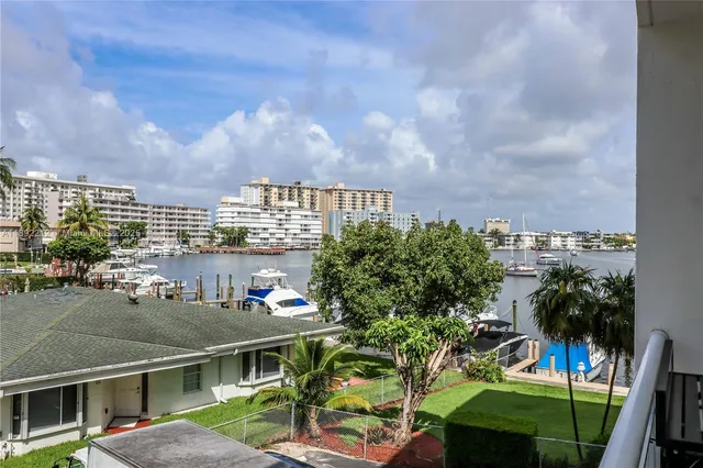 $387,000 | 126 Golden Isles Drive, Unit 32A, Hallandale Beach, FL 33009