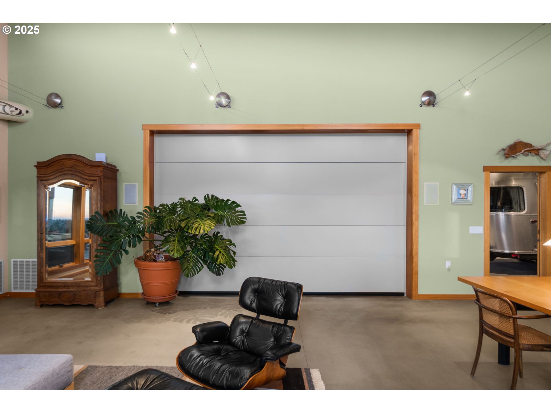 505 Knight Road Goldendale, WA 98620 - Photo 14 of 41 a view of entryway with livingroom