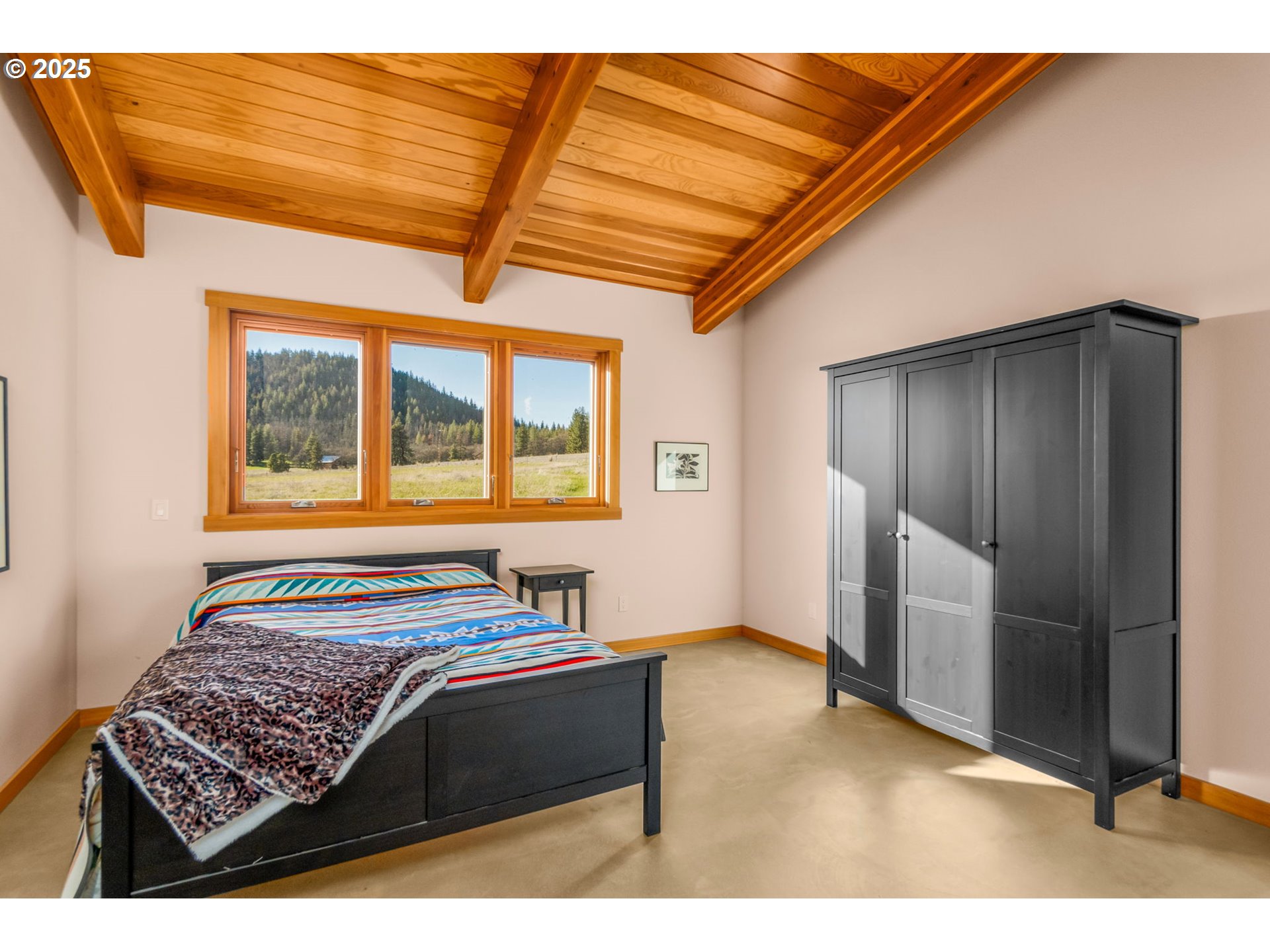 505 Knight Road Goldendale, WA 98620 - Photo 19 of 41 a bedroom with a bed and a dresser