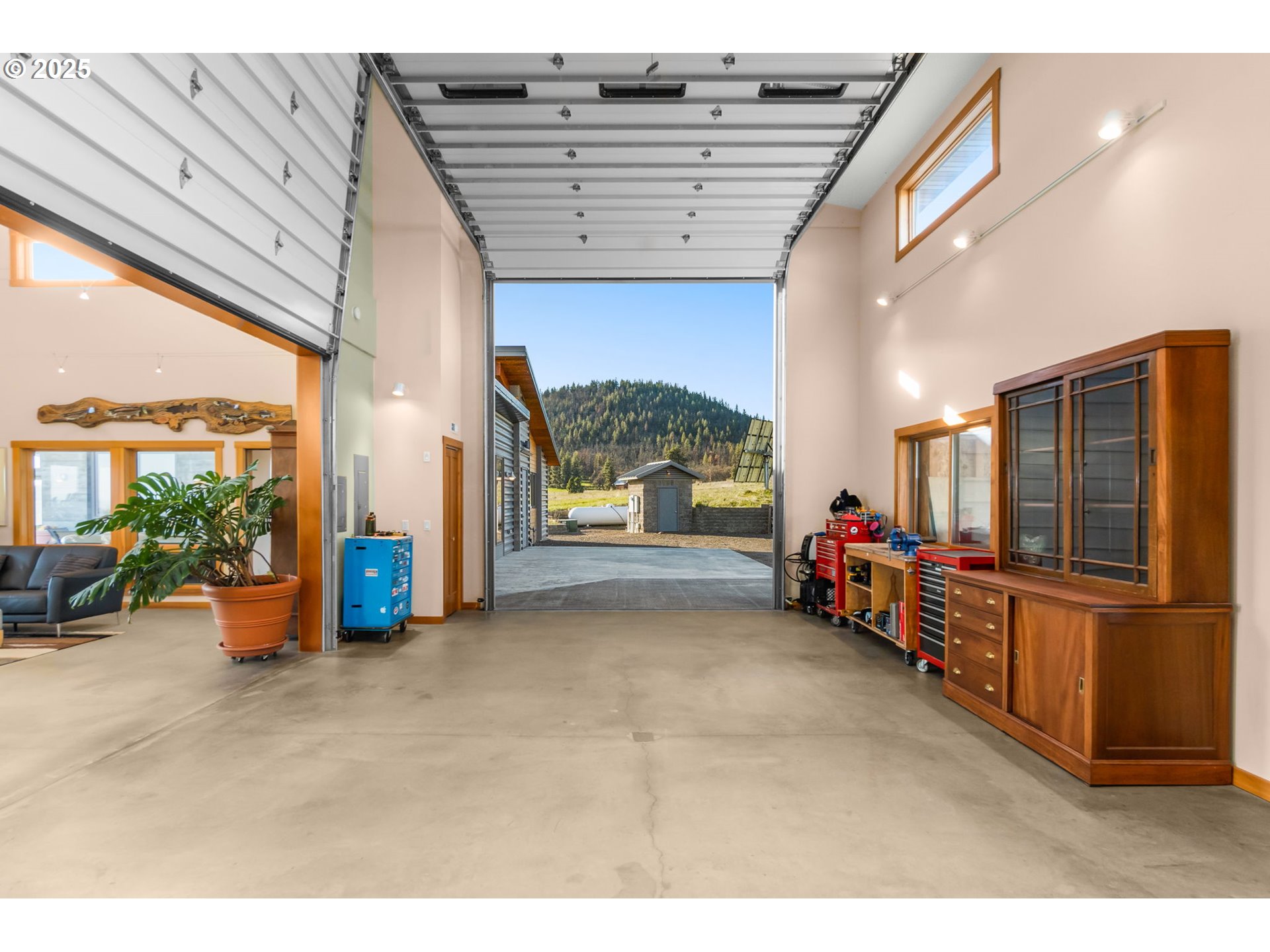 505 Knight Road Goldendale, WA 98620 - Photo 27 of 41 a view of a livingroom with furniture and windows
