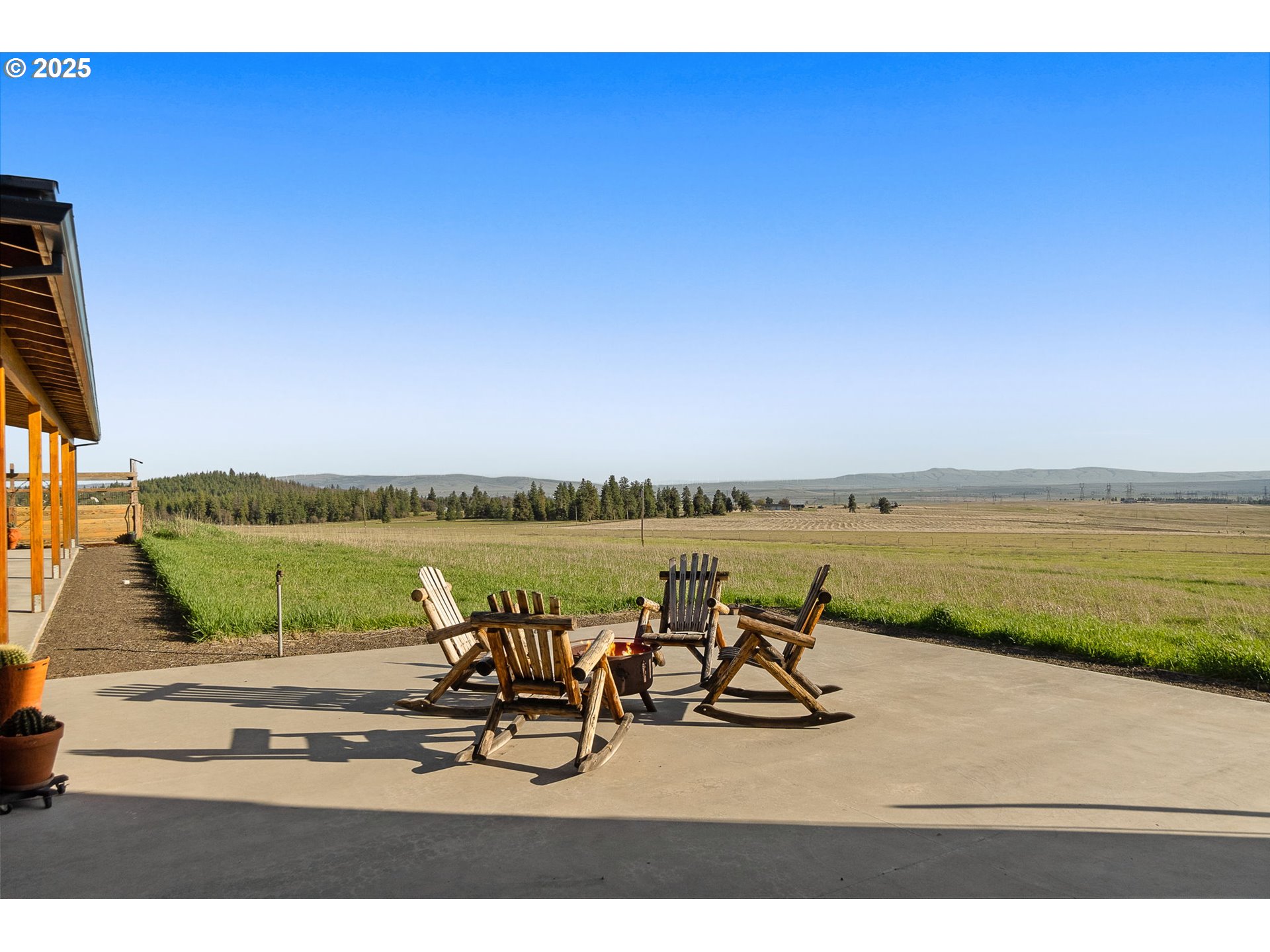 505 Knight Road Goldendale, WA 98620 - Photo 34 of 41 a view of a lake with couches and city view