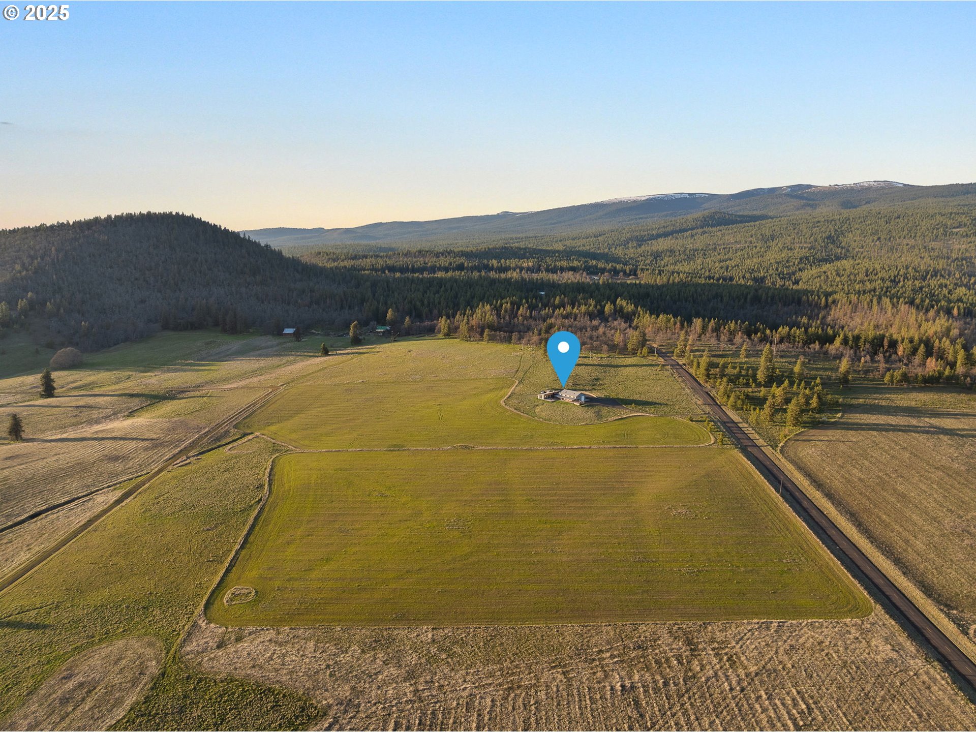 505 Knight Road Goldendale, WA 98620 - Photo 39 of 41 a view of swimming pool and mountain view