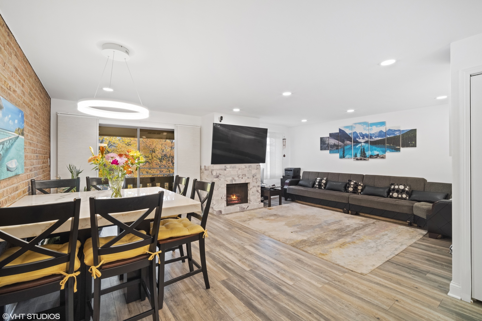320 Sheridan Drive, Unit 2C Willowbrook, IL 60527 - Photo 2 of 20 a living room with furniture and a flat screen tv