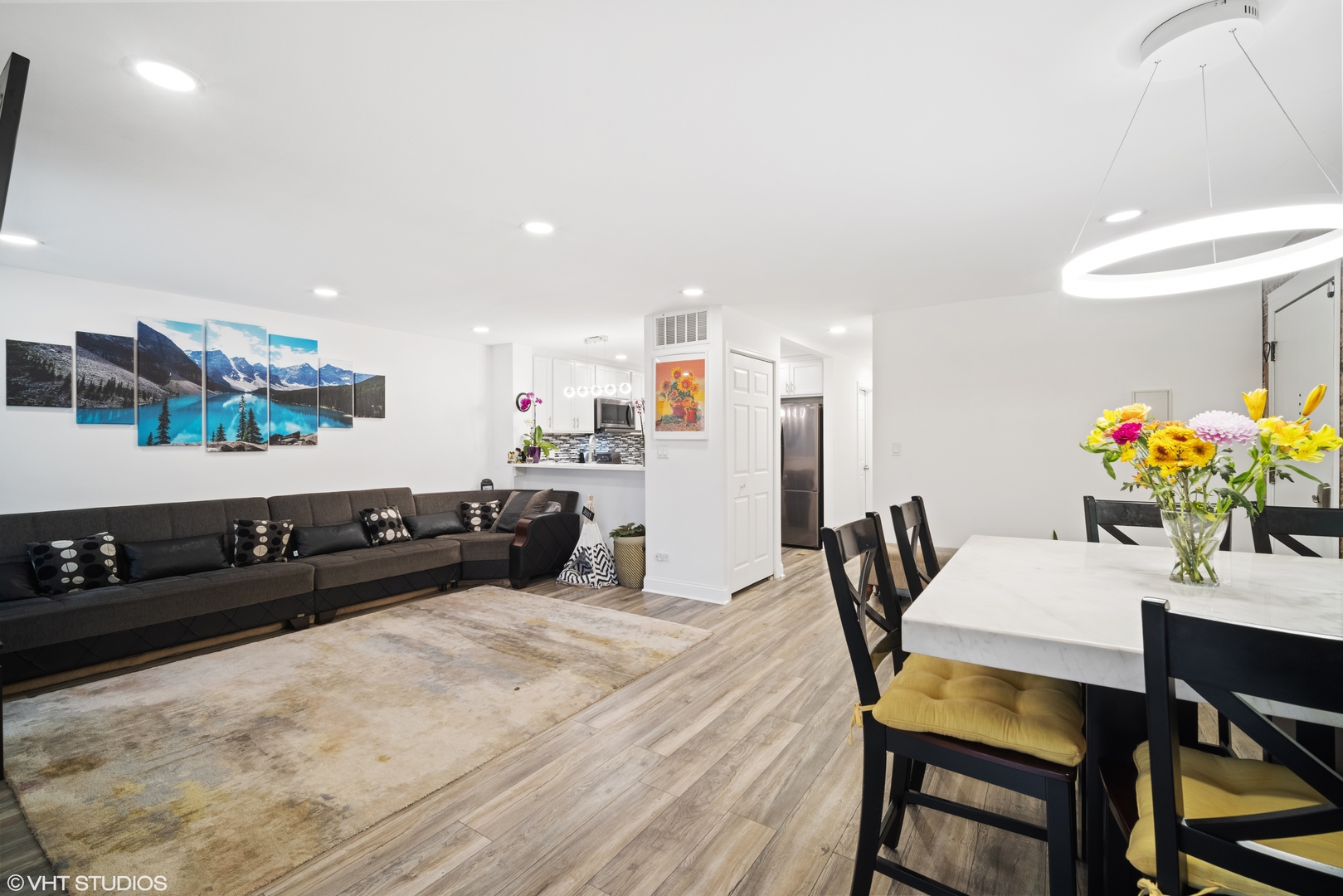 320 Sheridan Drive, Unit 2C Willowbrook, IL 60527 - Photo 5 of 20 a kitchen with a table and chairs in it