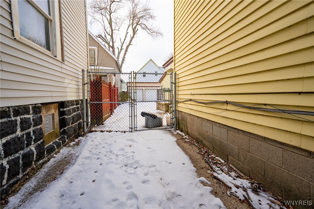 192 Congress Street Buffalo, NY 14213 - Photo 35 of 38 Driveway