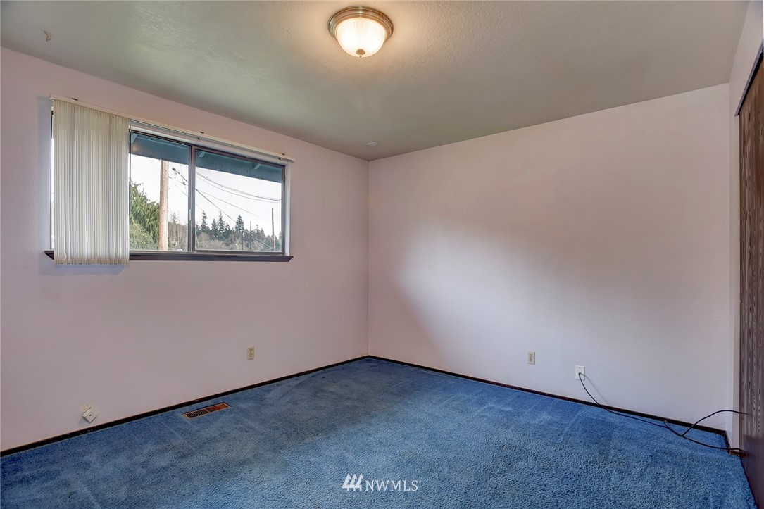 2801 Sierra Road Bremerton, WA 98310 - Photo 11 of 23 an empty room with windows