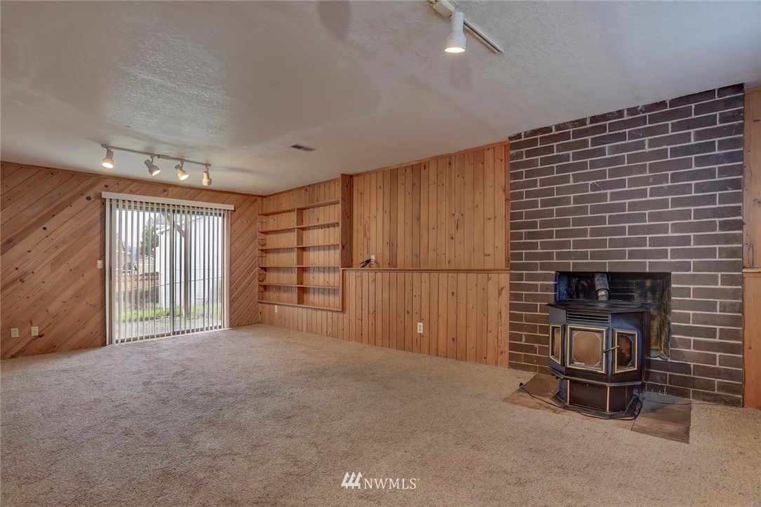 2801 Sierra Road Bremerton, WA 98310 - Photo 17 of 23 a view of an empty room with a fireplace