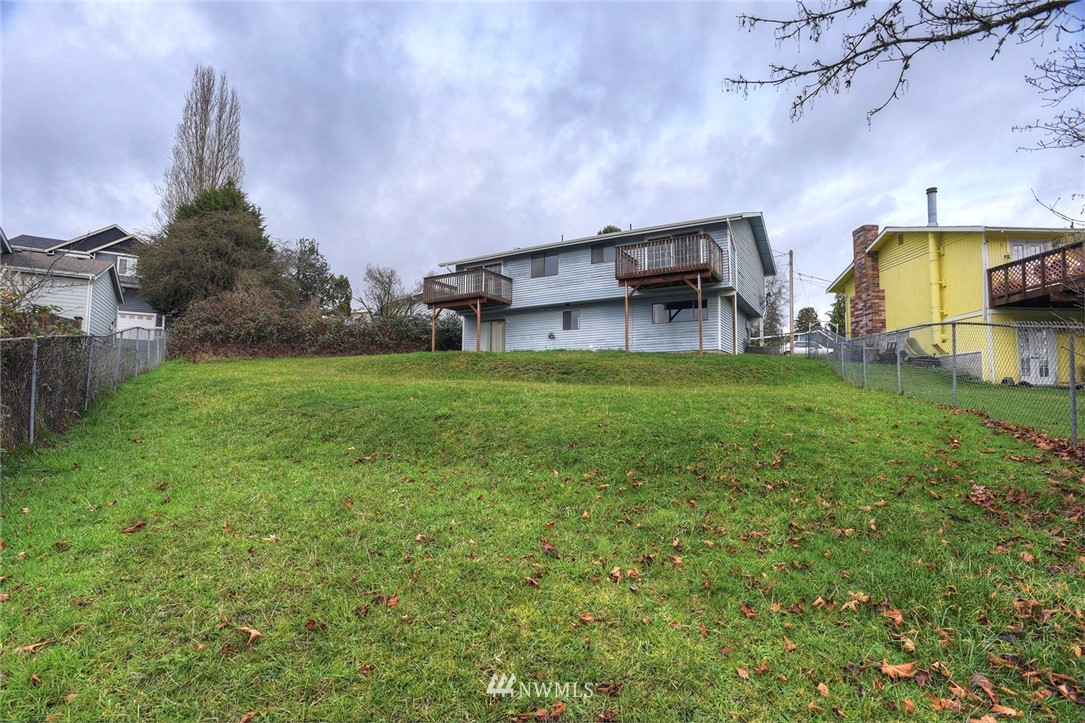 2801 Sierra Road Bremerton, WA 98310 - Photo 23 of 23 a backyard of a house with table and chairs