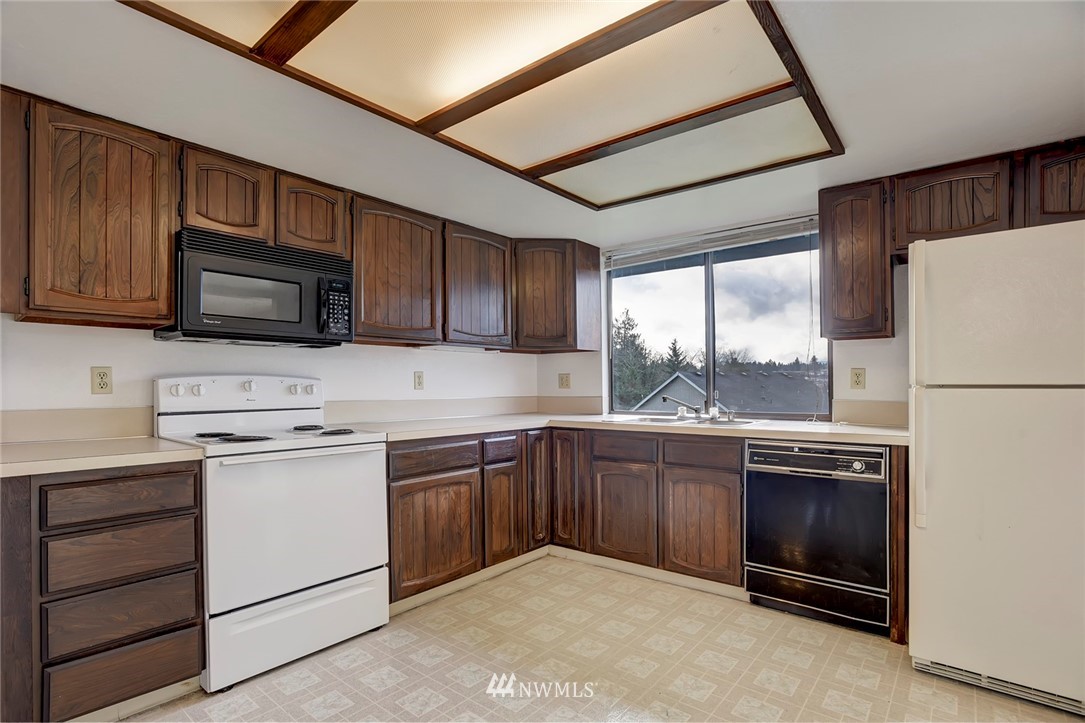 2801 Sierra Road Bremerton, WA 98310 - Photo 6 of 23 a kitchen with a stove microwave and refrigerator