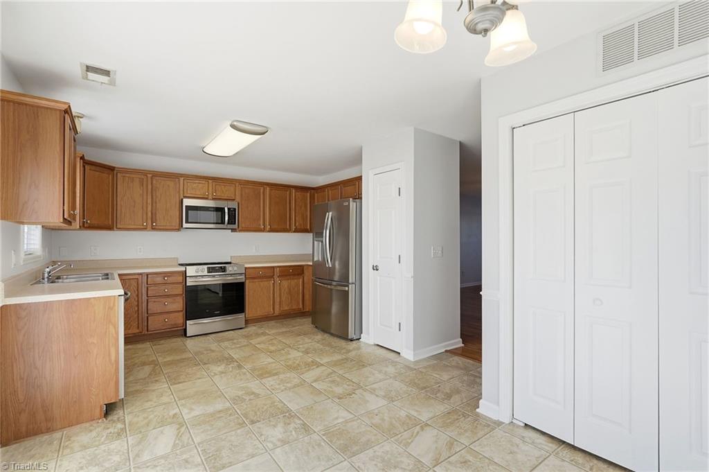 465 Ansley Way High Point, NC 27265 - Photo 14 of 30