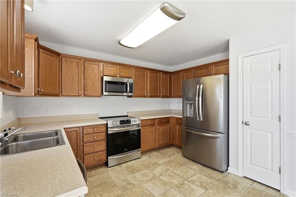 465 Ansley Way High Point, NC 27265 - Photo 10 of 30