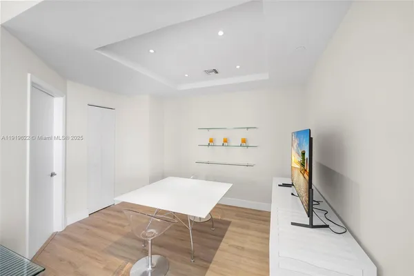 $5,700 | 4775 Collins Avenue, Unit PH4306, Miami Beach, FL 33140