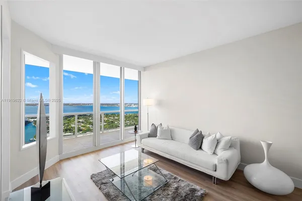 $5,700 | 4775 Collins Avenue, Unit PH4306, Miami Beach, FL 33140