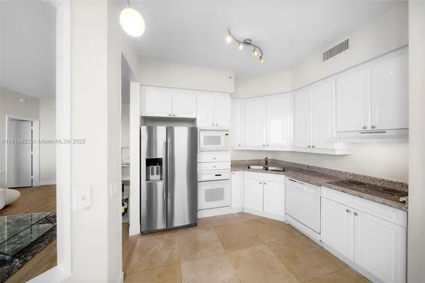 $5,700 | 4775 Collins Avenue, Unit PH4306, Miami Beach, FL 33140