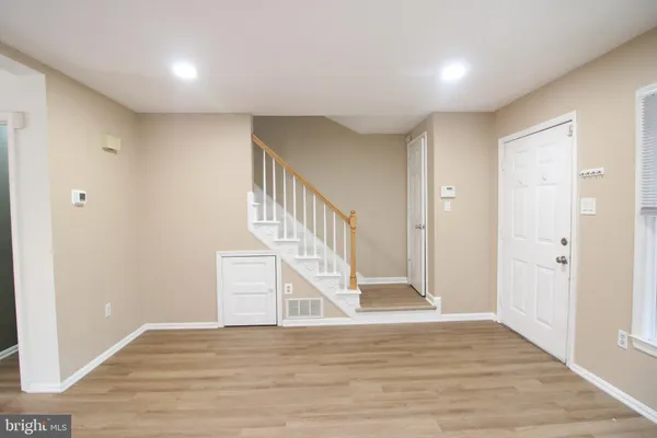 $3,100 | 410 Clifford Avenue, Alexandria, VA 22305