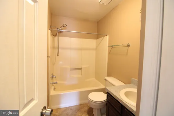 $3,100 | 410 Clifford Avenue, Alexandria, VA 22305