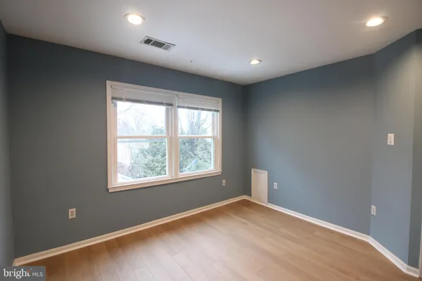 $3,100 | 410 Clifford Avenue, Alexandria, VA 22305